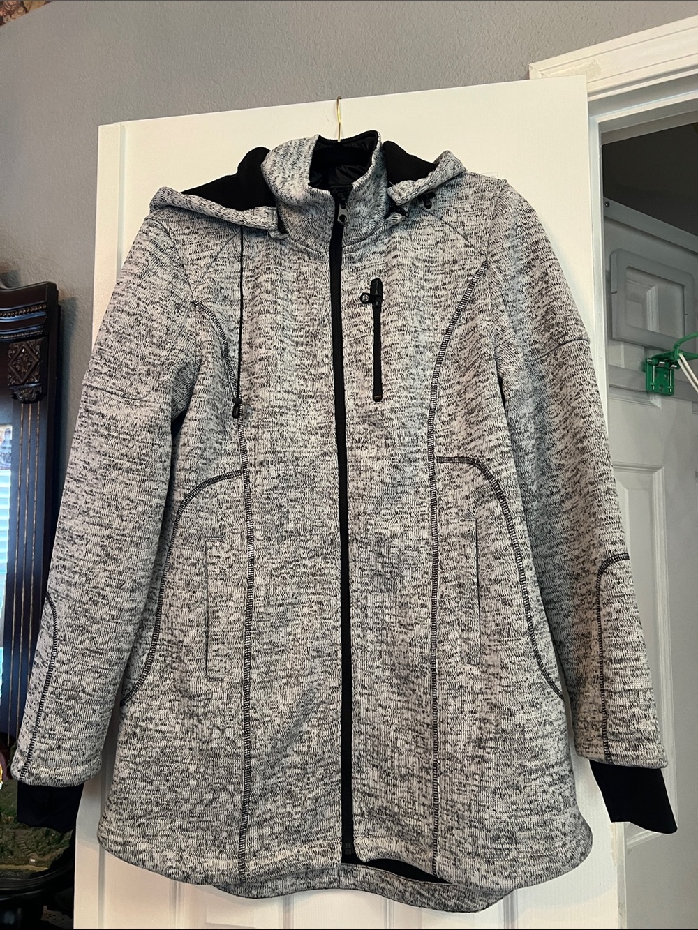 Xersion Blavk and gray jacket size Large